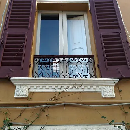 B & B 